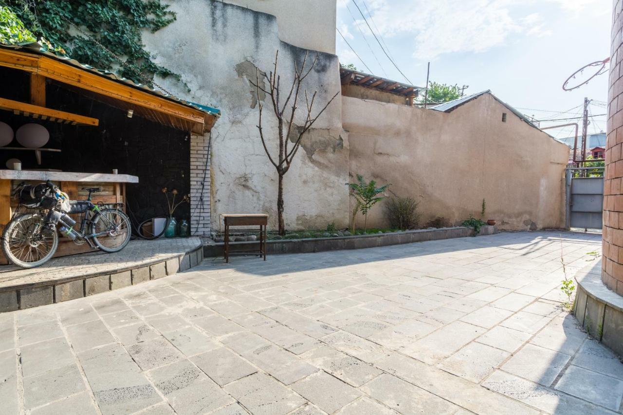 M42 Hostel Tbilisi Exteriör bild